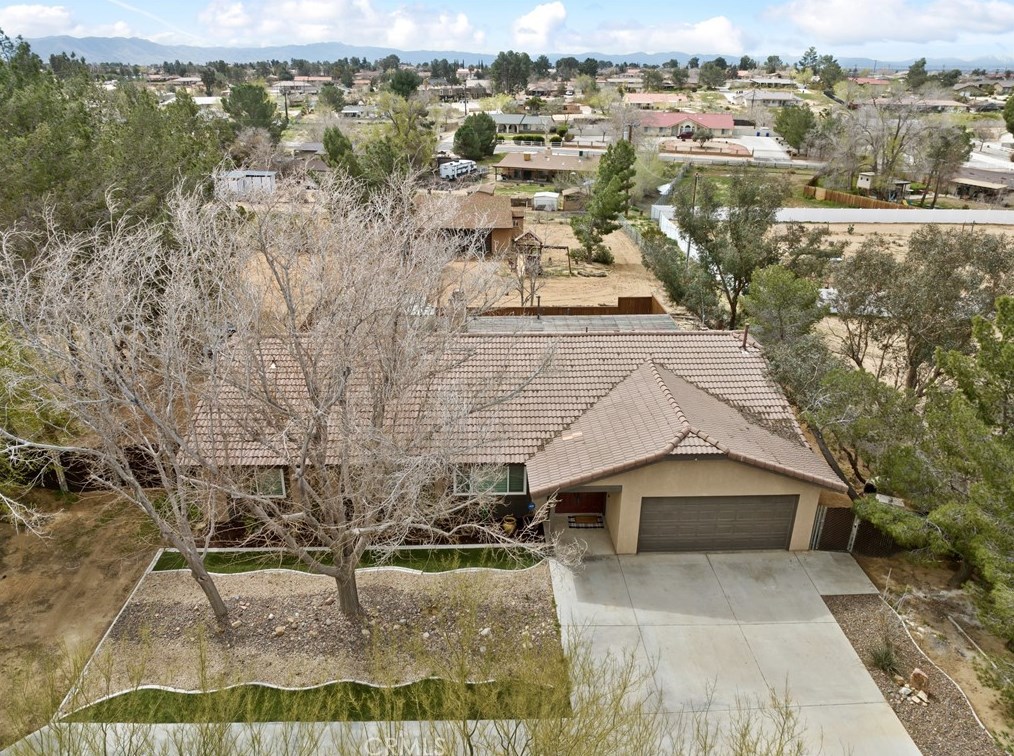 19195 Symeron Rd, Apple Valley CA  92307-4706 exterior