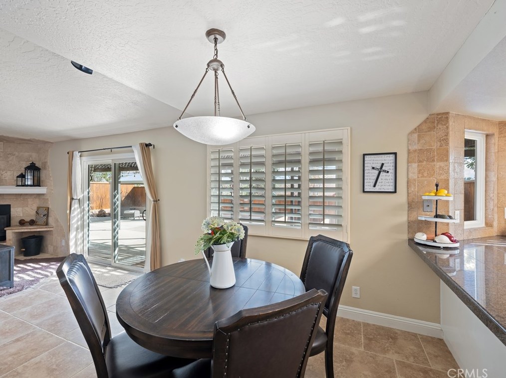 19195 Symeron Rd, Apple Valley CA  92307-4706 exterior