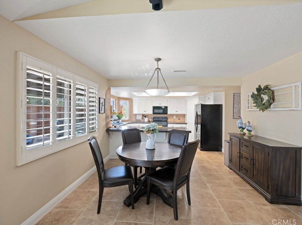 19195 Symeron Rd, Apple Valley CA  92307-4706 exterior