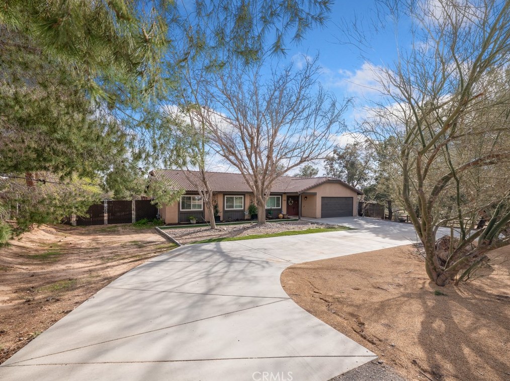 19195 Symeron Rd, Apple Valley CA  92307-4706 exterior