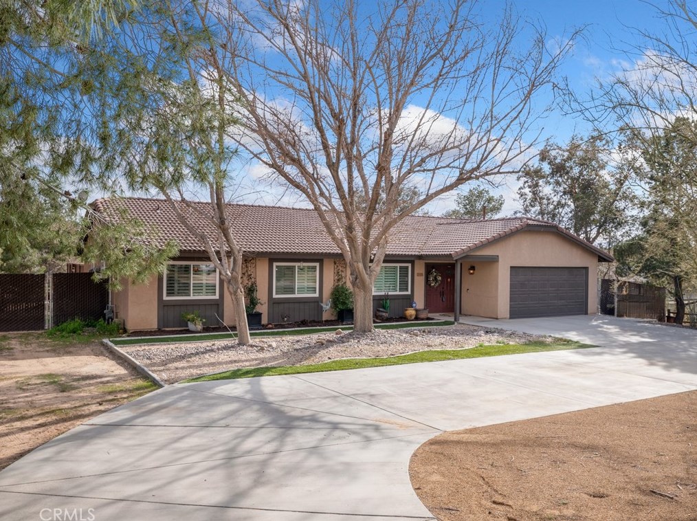 19195 Symeron Rd, Apple Valley CA  92307-4706 exterior