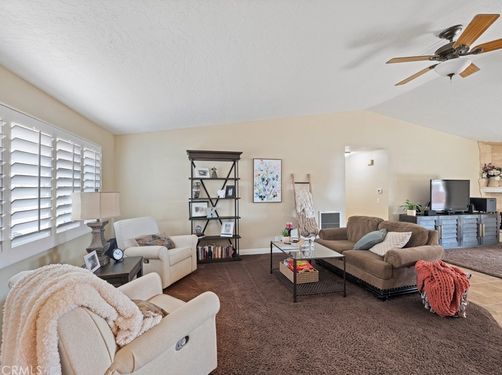 19195 Symeron Rd, Apple Valley CA  92307-4706 exterior