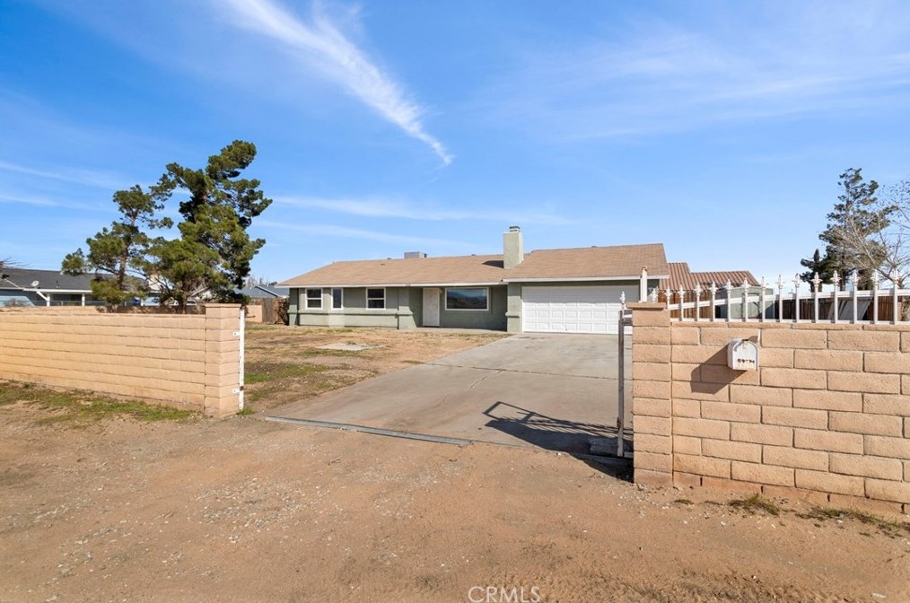 21678 Pahute Rd, Apple Valley, CA 92308