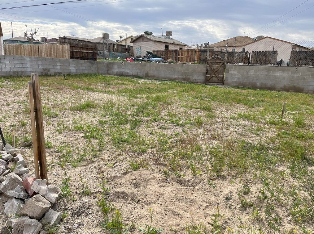 1160 Buena Vis St, Barstow CA  92311-2802 exterior