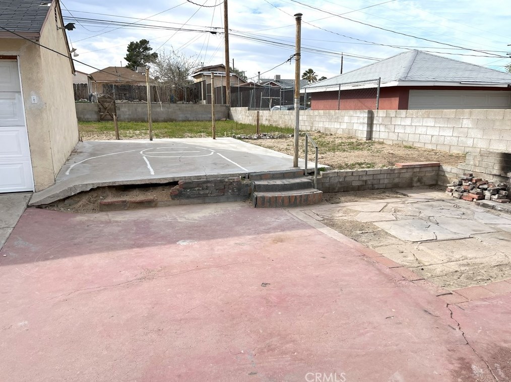 1160 Buena Vis St, Barstow CA  92311-2802 exterior