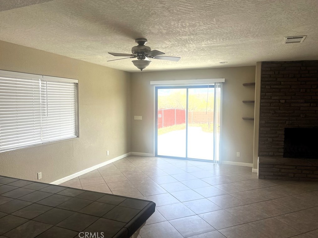 27477 Cloverleaf Dr, Helendale, CA 92342-7747
