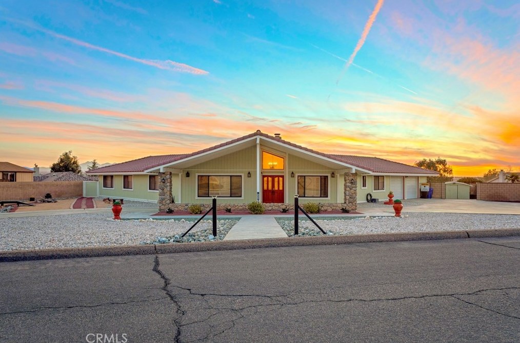 13642 Delaware Rd, Apple Valley, CA 92308-6181