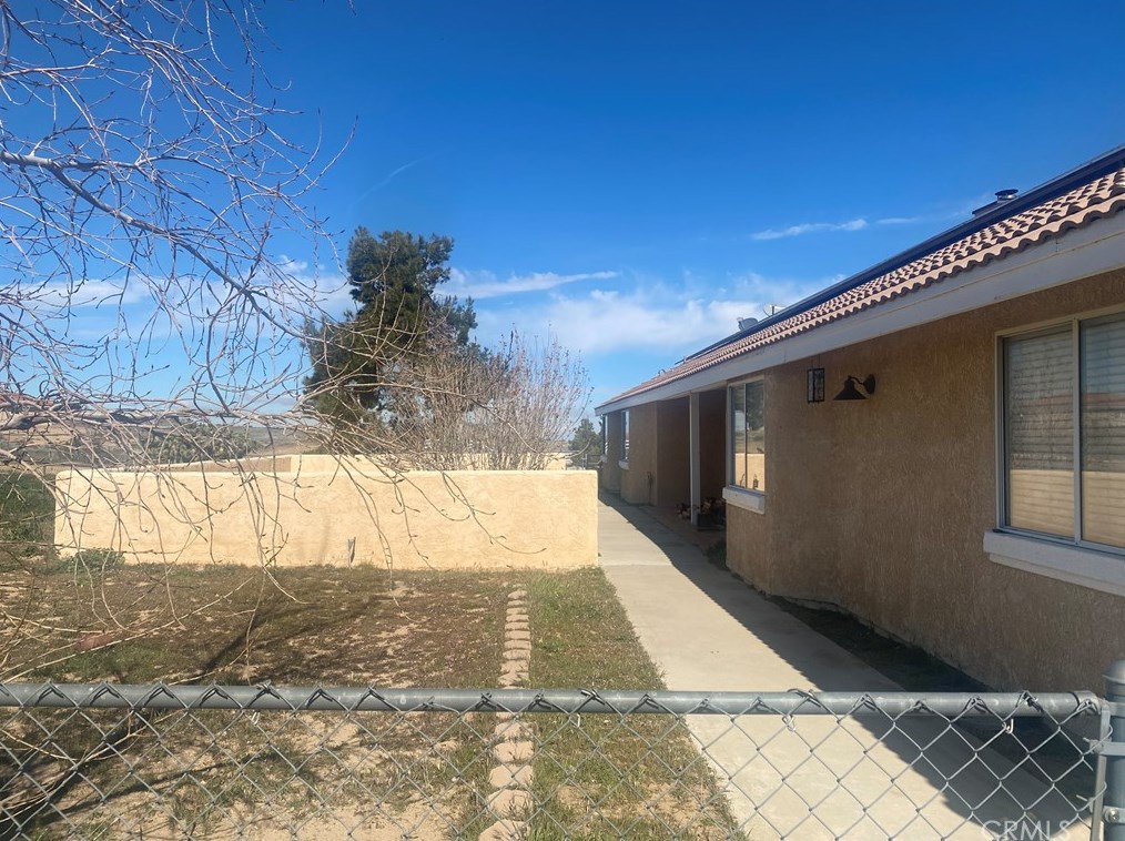 5434 Sundown Dr, Phelan, CA 92371-7970