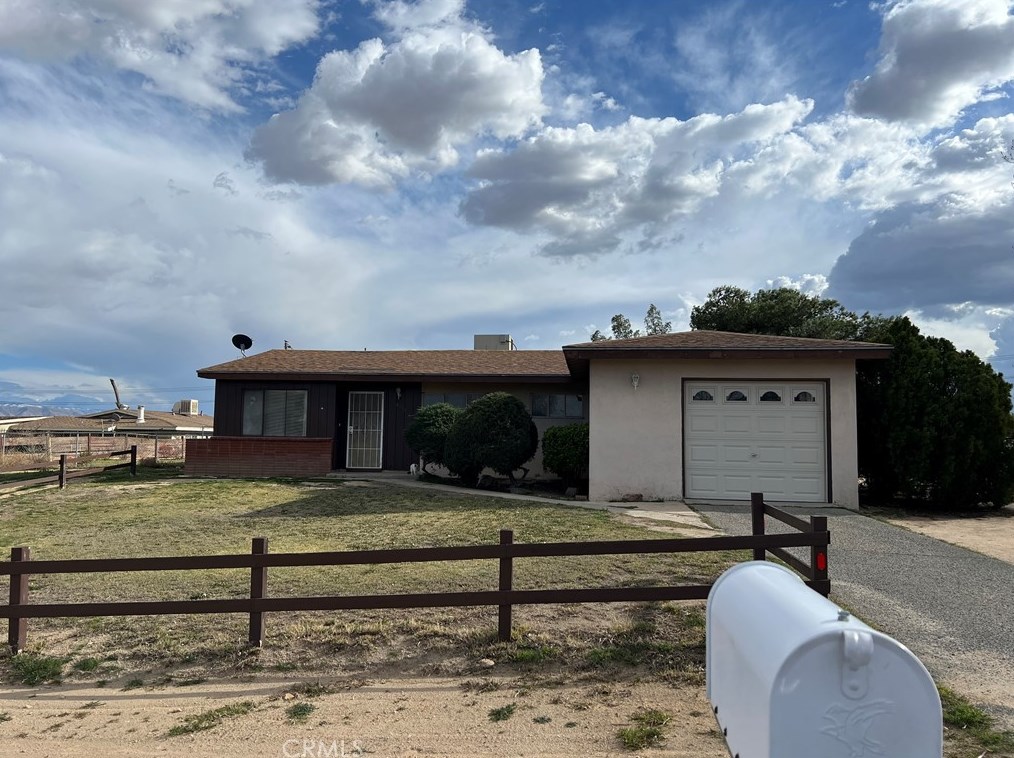 16279 Cabrillo Dr, Victorville, CA 92395-4007