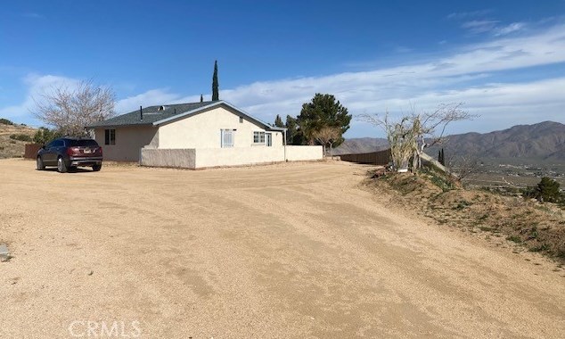 8687 Milpas Dr, Apple Valley, CA 92308-9785