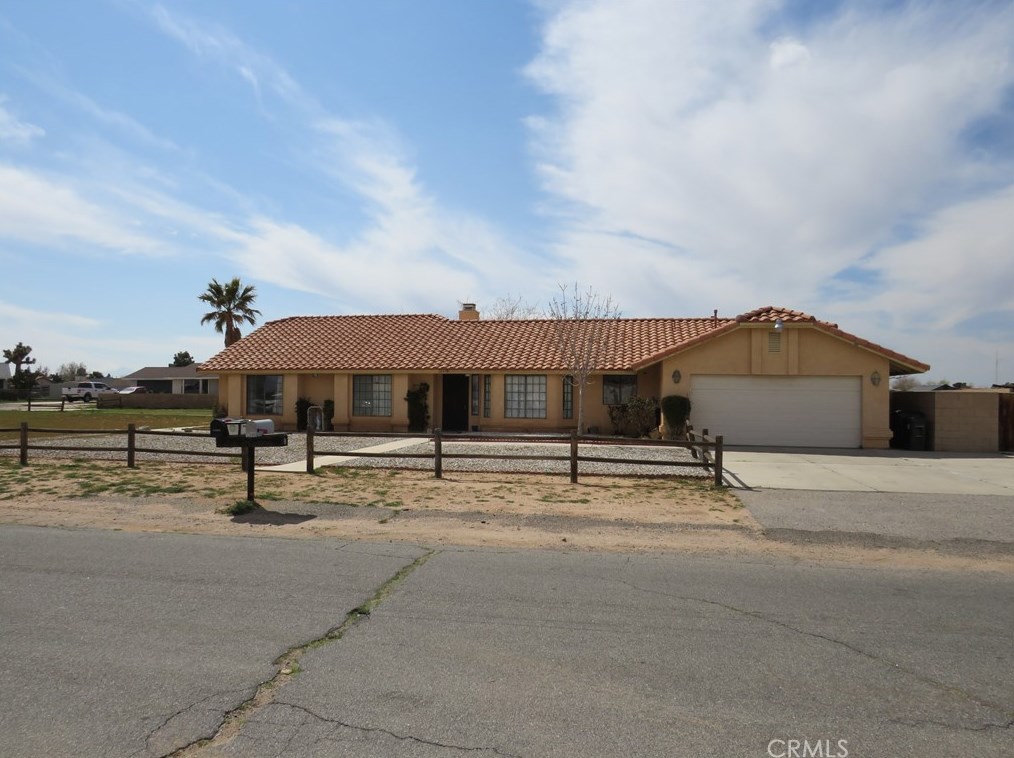 12570 Clallam Rd, Apple Valley, CA 92308