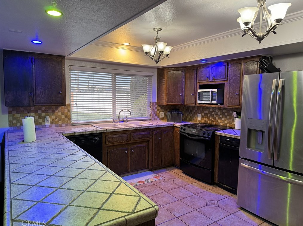 641 Candlelight St, Barstow CA  92311-5312 exterior