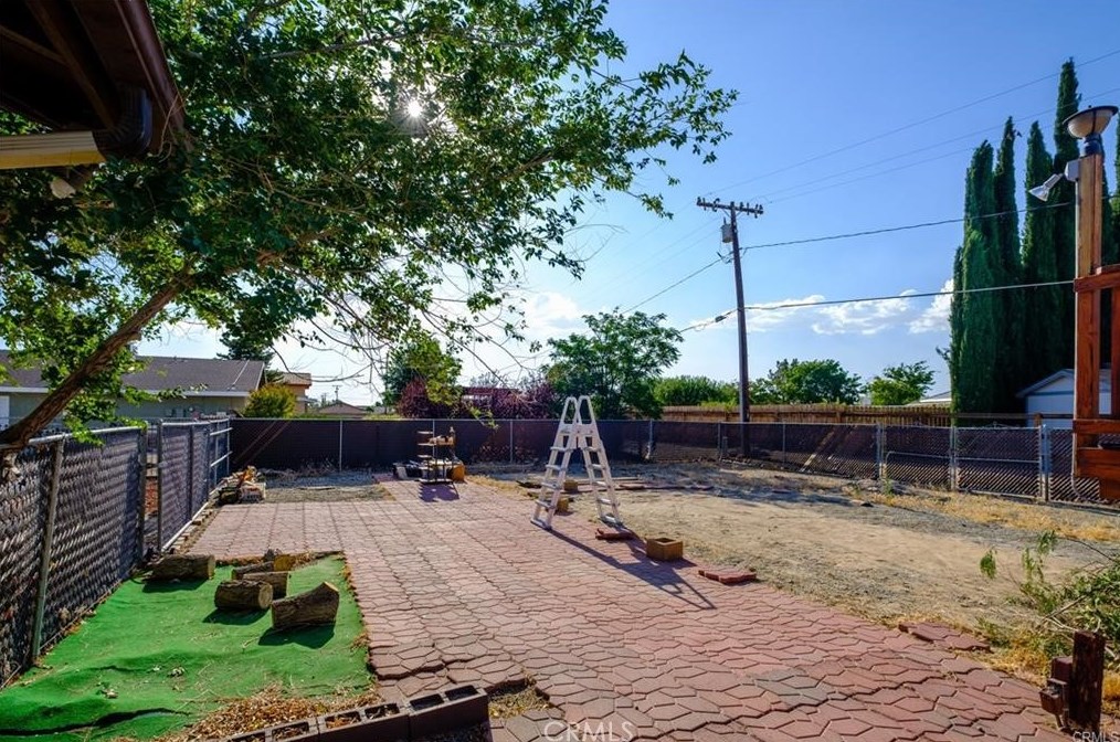 20236 Nowata Rd, Apple Valley CA  92307-5634 exterior