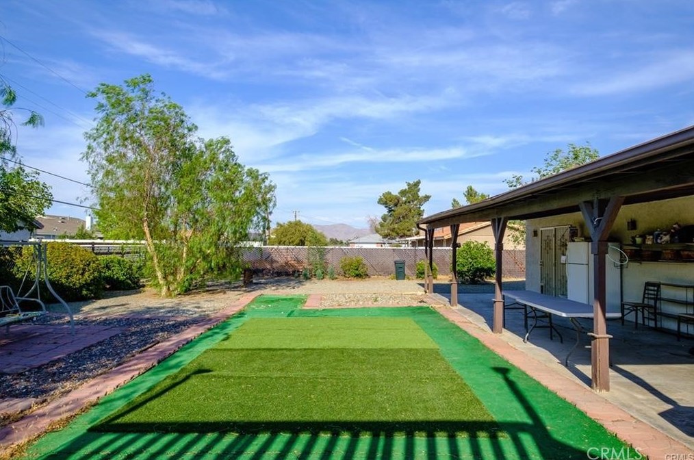 20236 Nowata Rd, Apple Valley CA  92307-5634 exterior