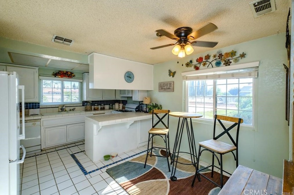 20236 Nowata Rd, Apple Valley CA  92307-5634 exterior