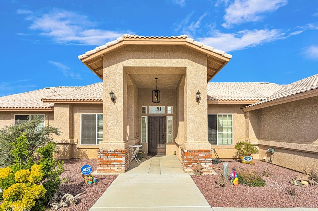 15648 Atnah Rd, Apple Valley, CA 92307-4704