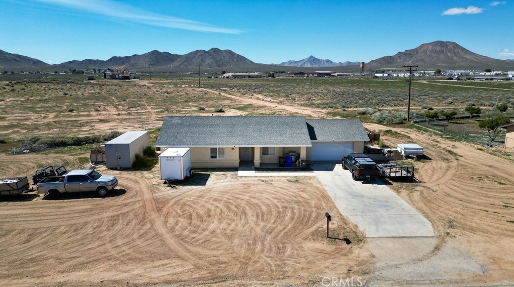 16684 Navajo Rd, Apple Valley, CA 92307-1893