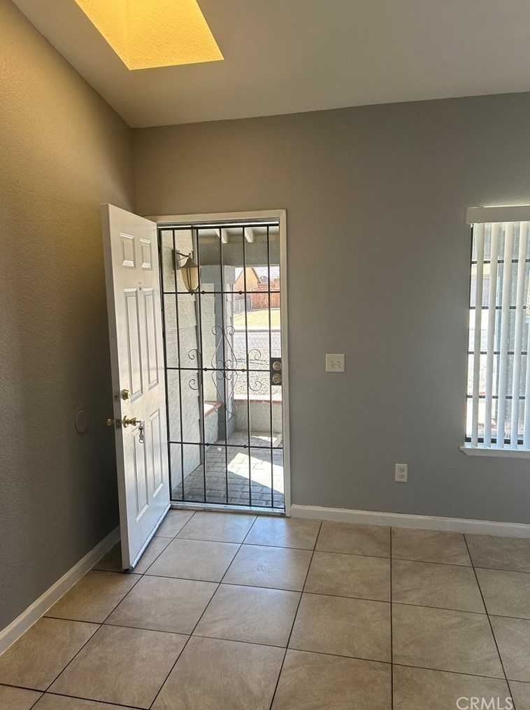 14460 Manzano Rd, Victorville CA  92392-5003 exterior