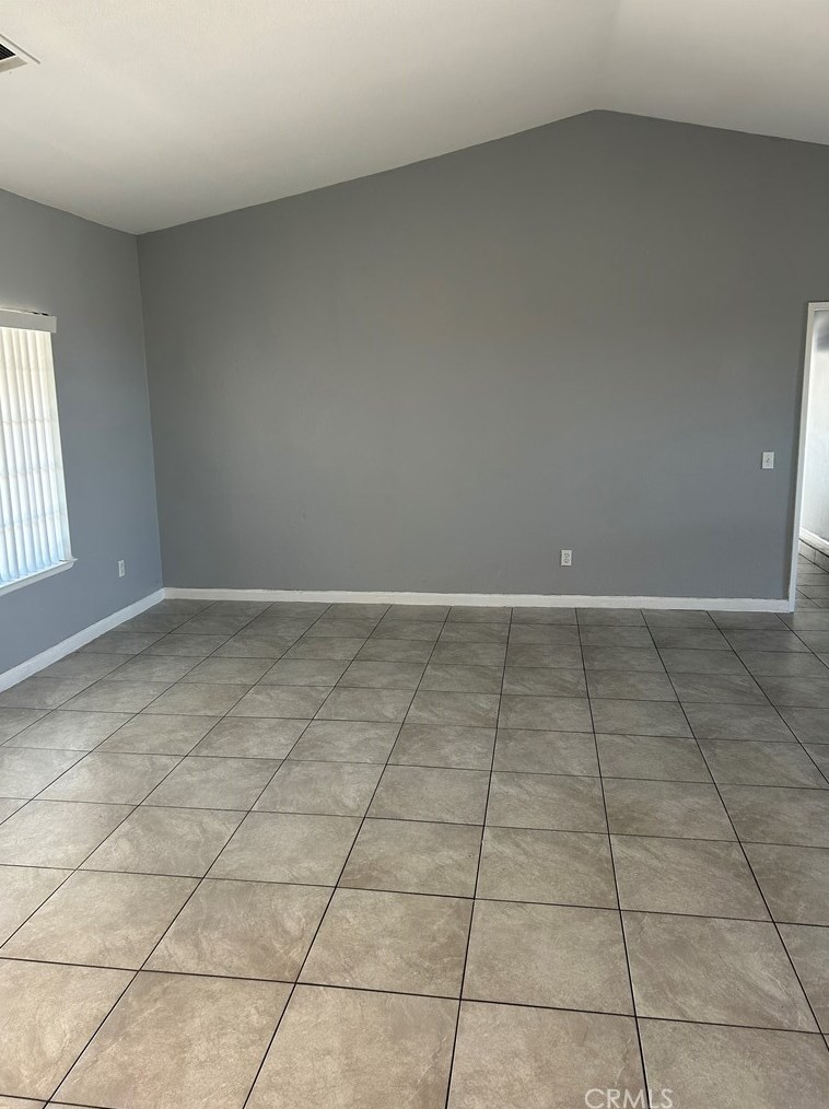 14460 Manzano Rd, Victorville CA  92392-5003 exterior