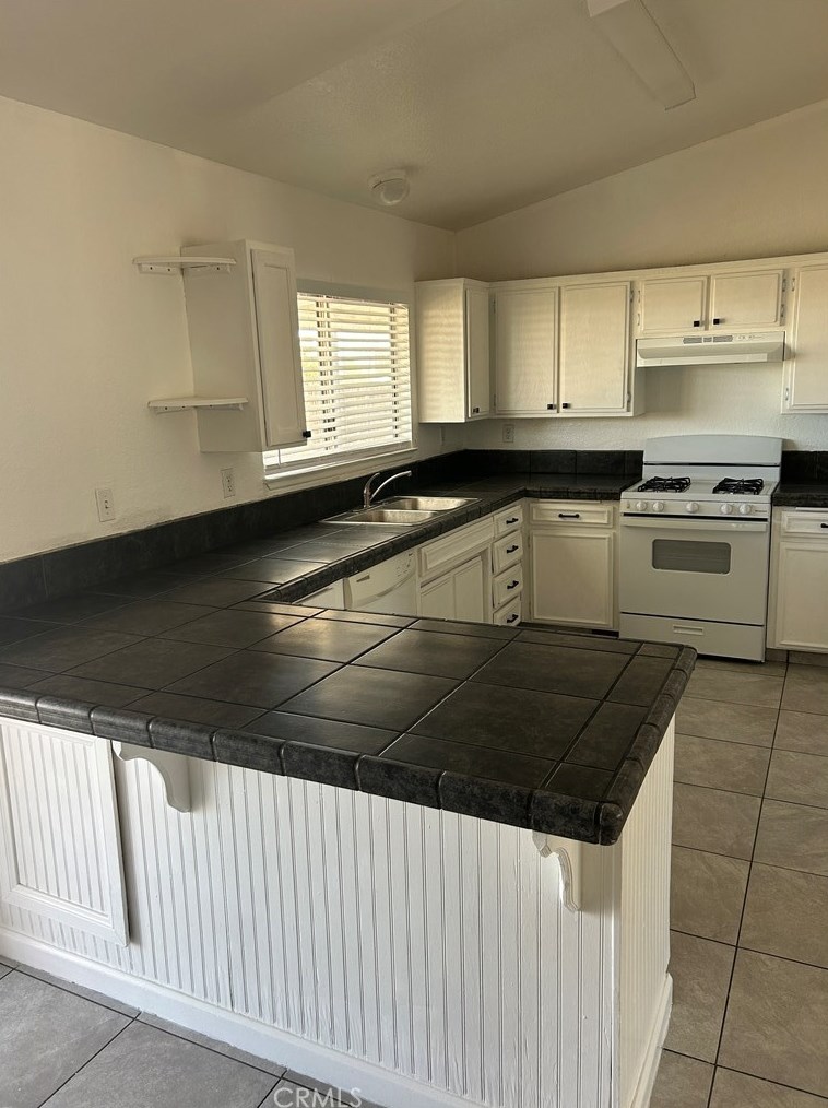 14460 Manzano Rd, Victorville CA  92392-5003 exterior