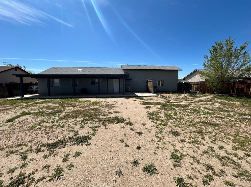 14460 Manzano Rd, Victorville CA  92392-5003 exterior