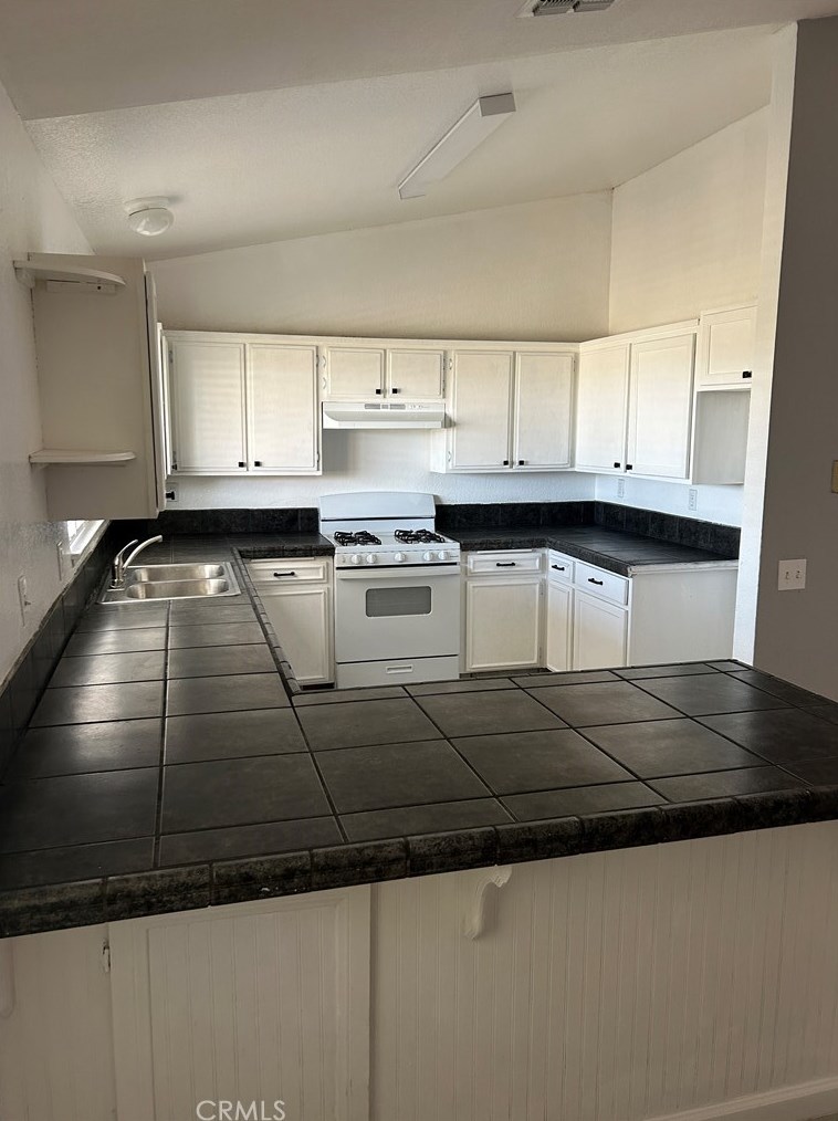 14460 Manzano Rd, Victorville CA  92392-5003 exterior