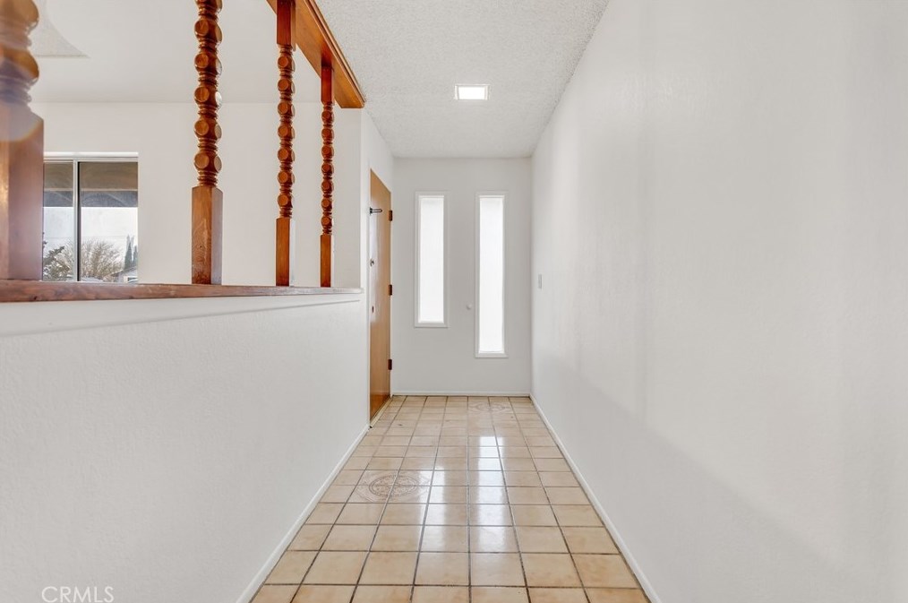 13986 Crow Rd, Apple Valley, CA 92307-5698