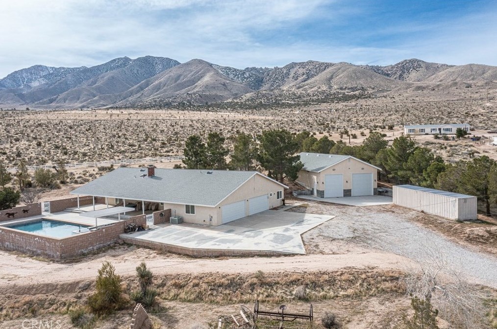 28721 Mountain View Rd, Lucerne Valley, CA 92356