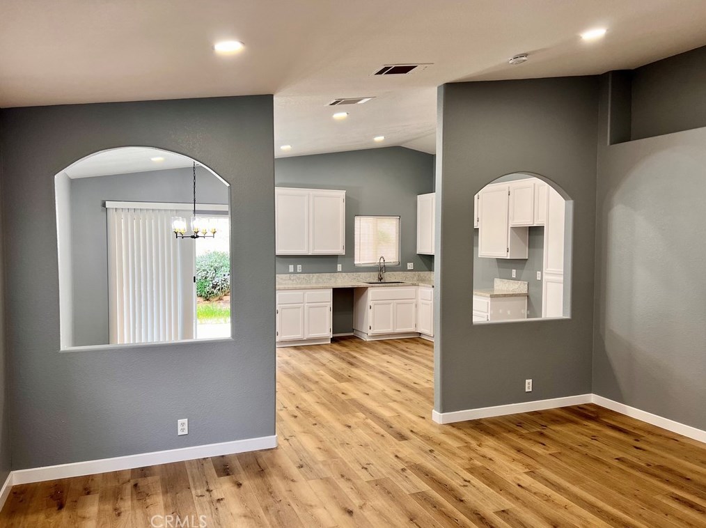 12754 Appian Ave, Victorville, CA 92395-8528