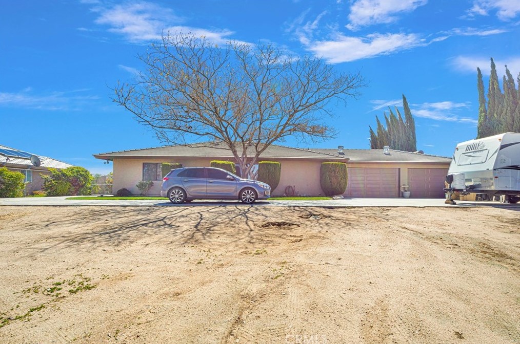 16730 Mission St, Hesperia, CA 92345