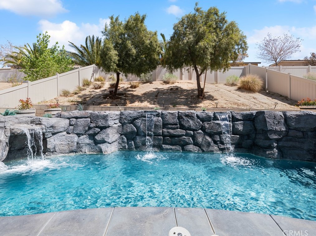16695 Desert Star St, Victorville, CA 92394-1473