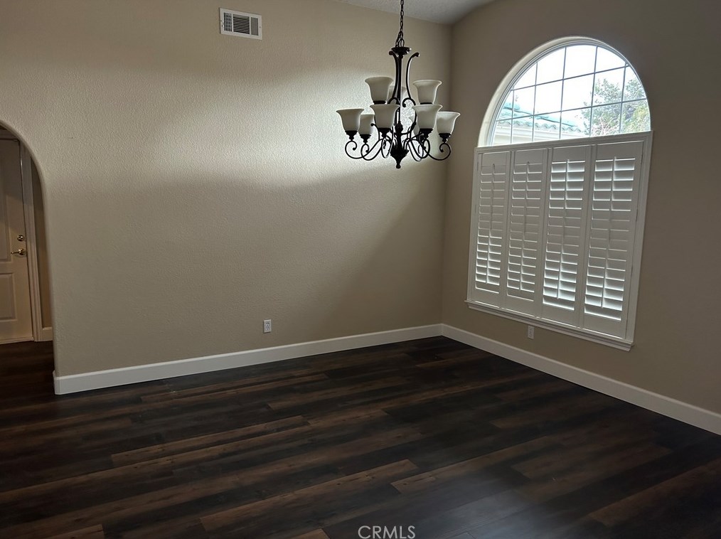 14460 Inkpa Rd, Apple Valley, CA 92307-5373