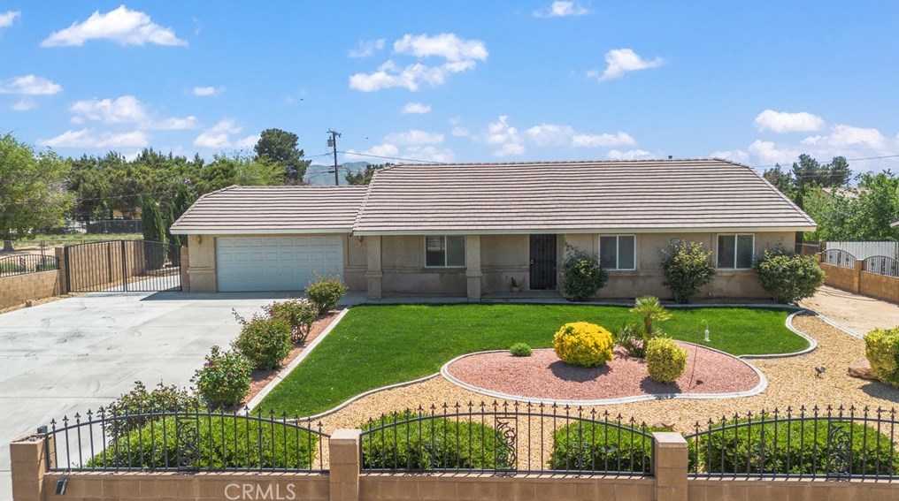 21095 Lone Eagle Rd, Apple Valley, CA 92308-7012