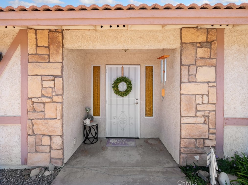 12511 Algonquin Rd, Apple Valley, CA 92308-7137