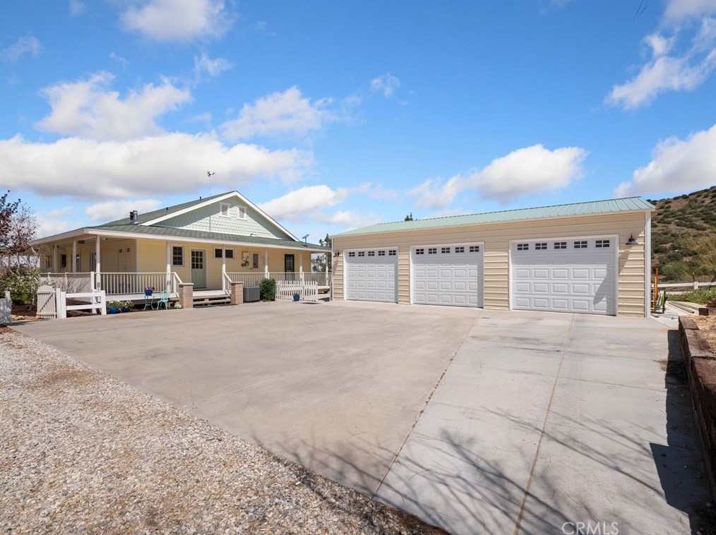 5127 Bass St, Hesperia CA  92345-9351 exterior