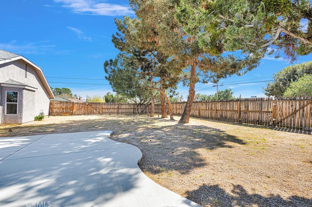 17350 Cochise St, Hesperia CA  92345-7282 exterior