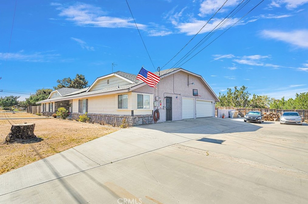 17350 Cochise St, Hesperia CA  92345-7282 exterior
