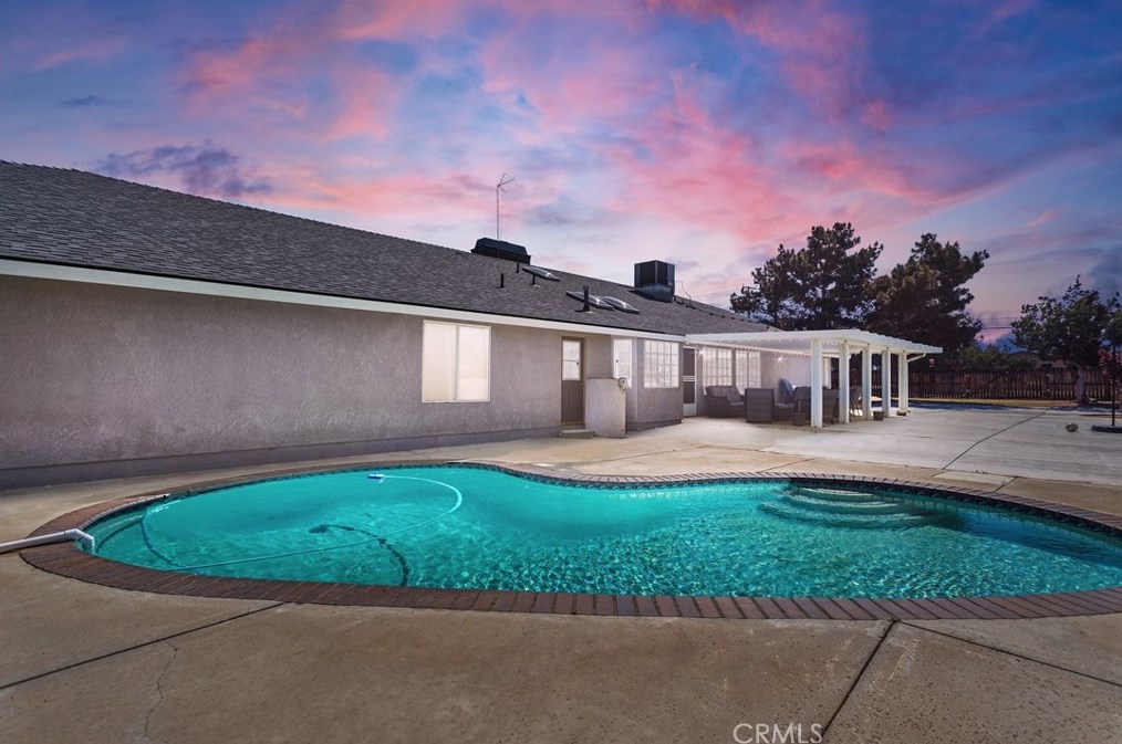 17350 Cochise St, Hesperia CA  92345-7282 exterior