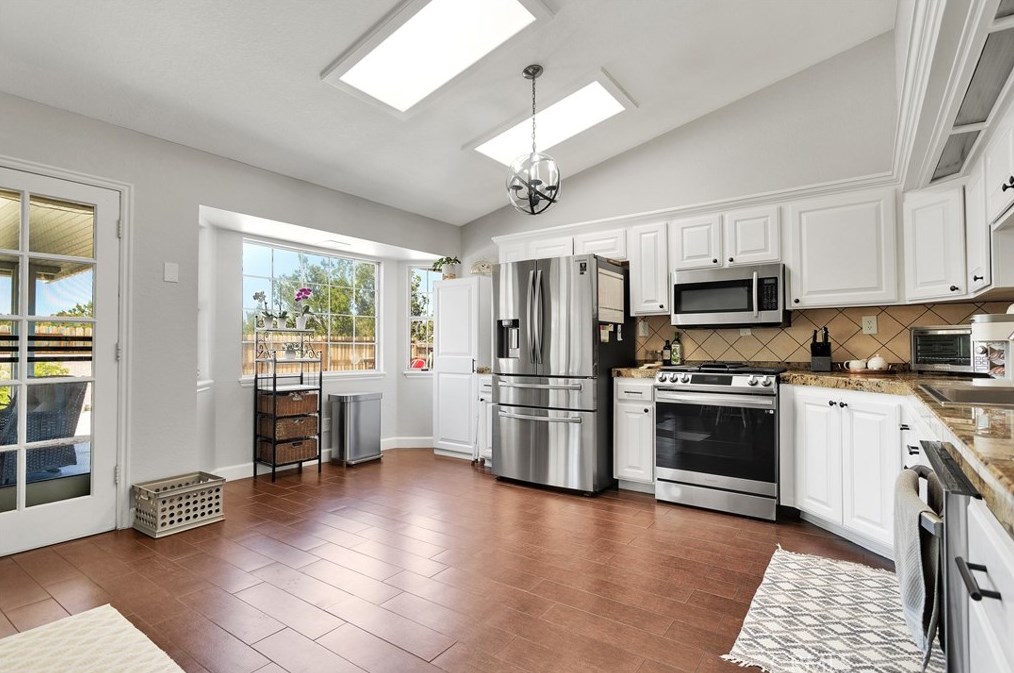 17350 Cochise St, Hesperia CA  92345-7282 exterior