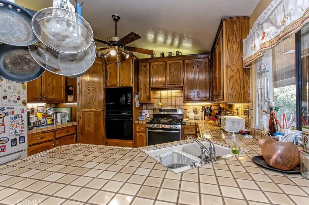 18678 Main St, Hesperia CA  92345-6434 exterior