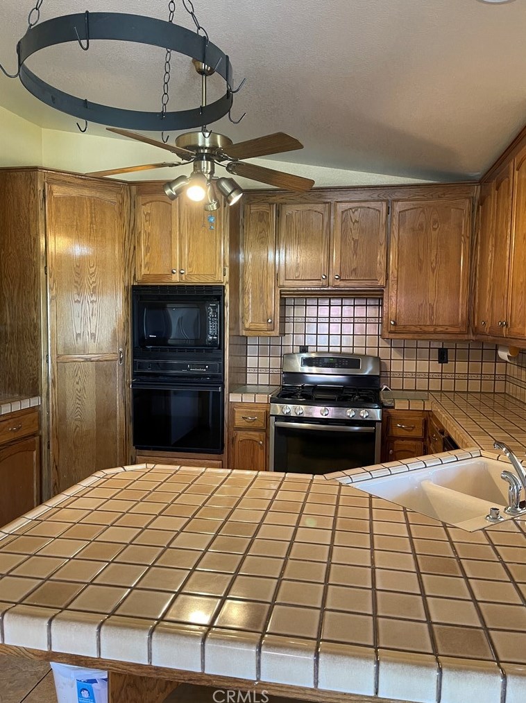 18678 Main St, Hesperia CA  92345-6434 exterior