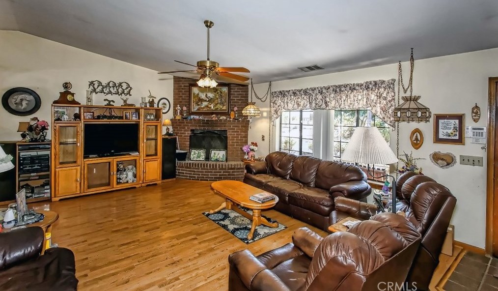 18678 Main St, Hesperia CA  92345-6434 exterior