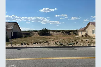 27086 Silver Lakes Pkwy, Helendale, CA 92342 - Photo 2