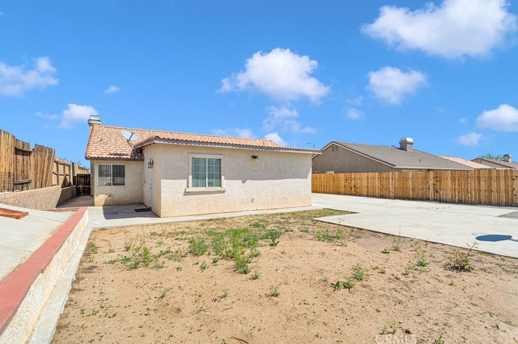 14211 Piedmont Dr, Victorville, CA 92392