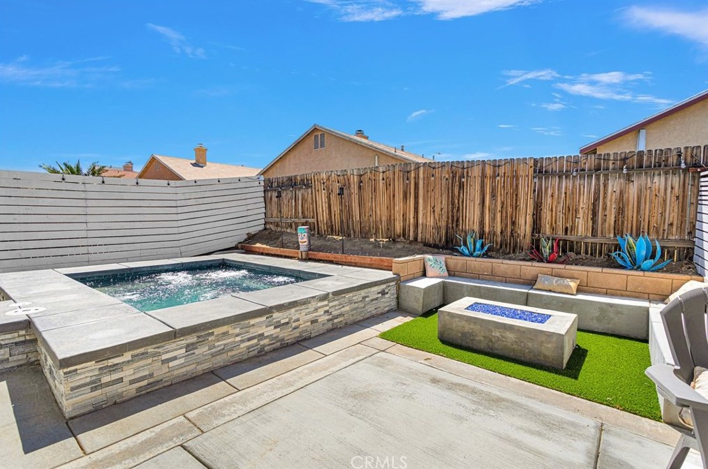 13682 Sylvan Oaks Rd, Victorville, CA 92392