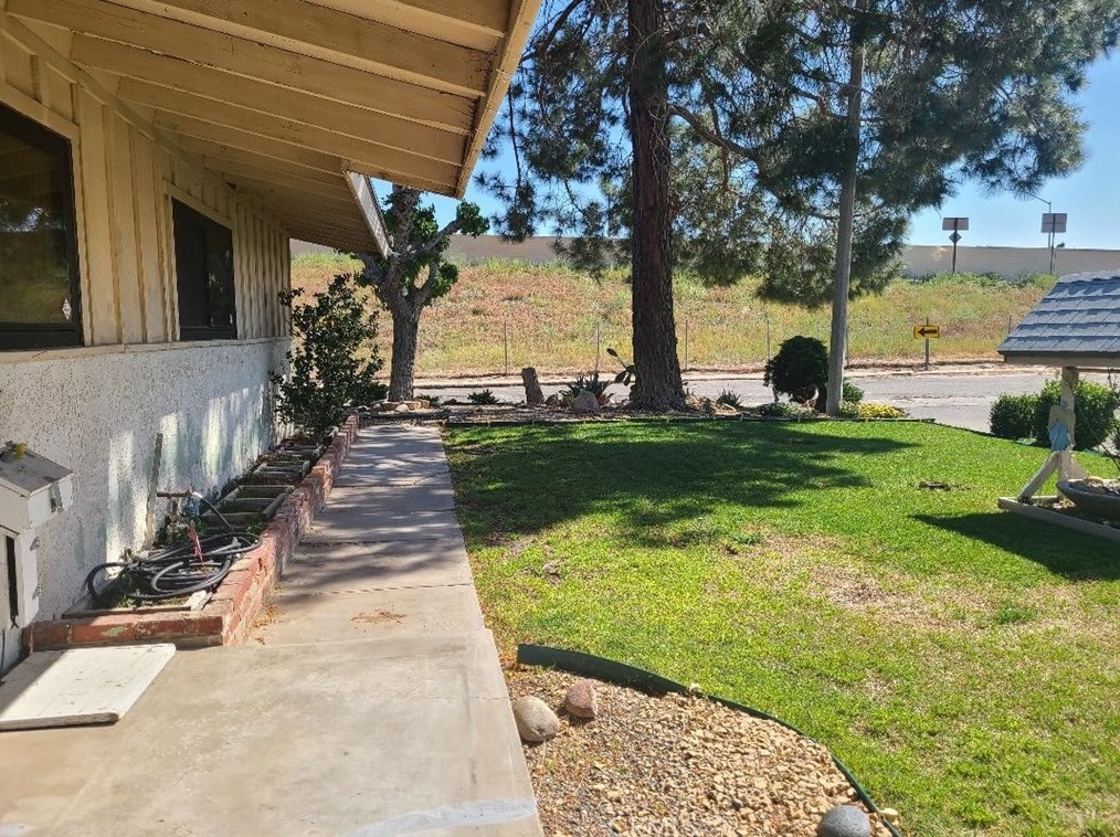 14911 Condor Rd, Victorville, CA 92394-2101