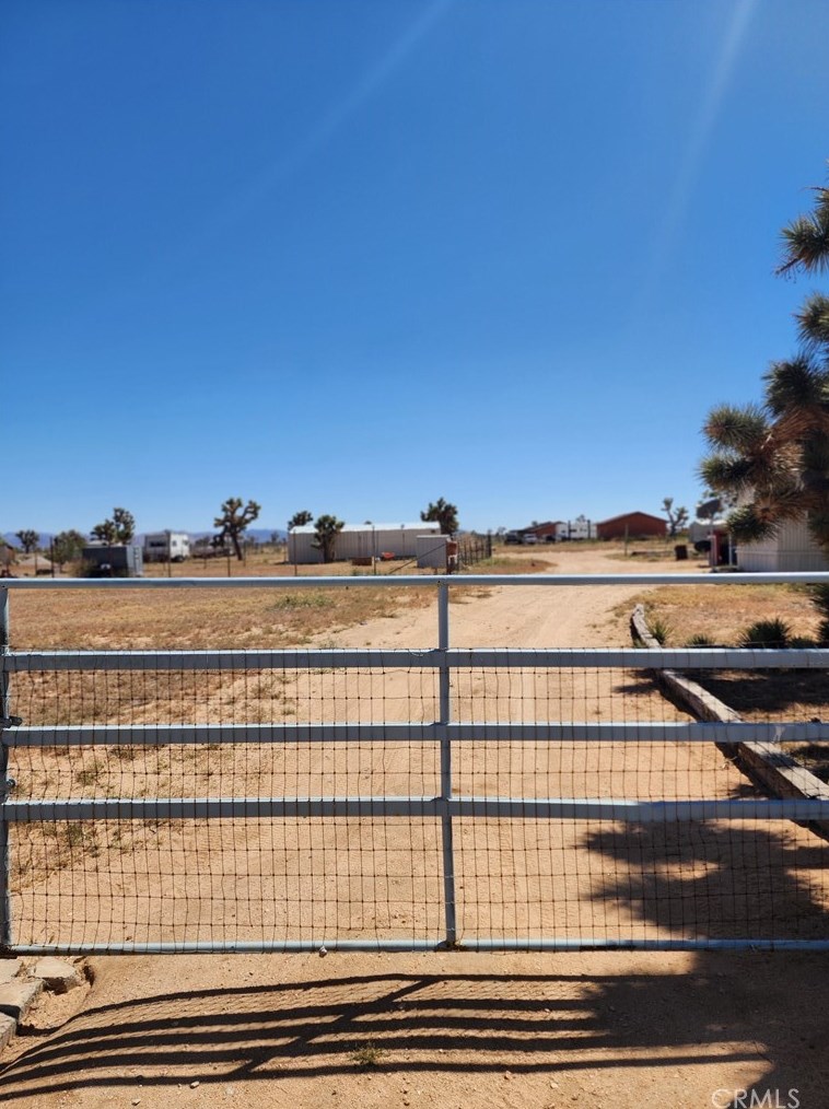 57775 Junipero Trl, Yucca Valley, CA 92284-0941
