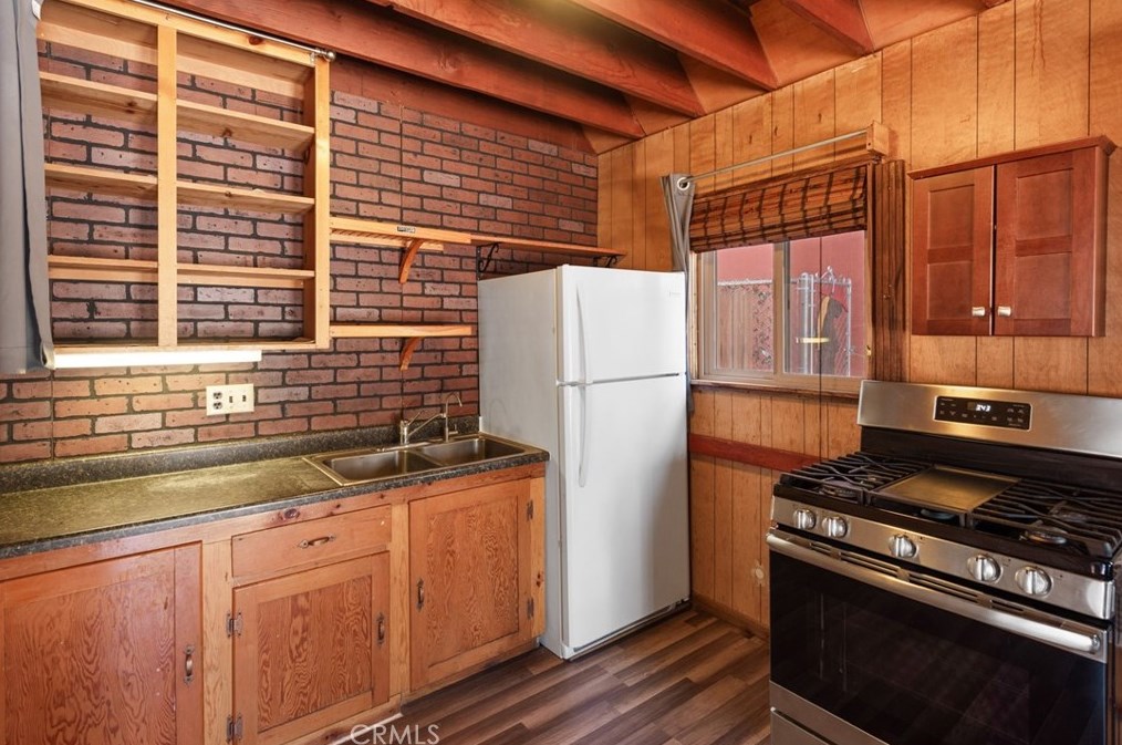 2086 Ln, Big Bear City CA  92314-9540 exterior