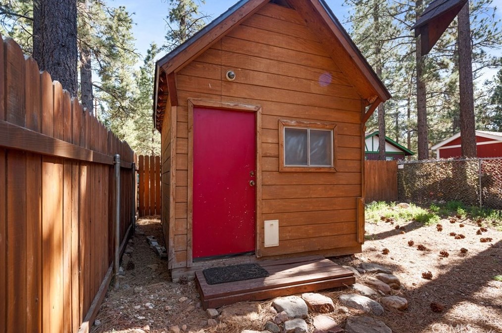2086 Ln, Big Bear City CA  92314-9540 exterior