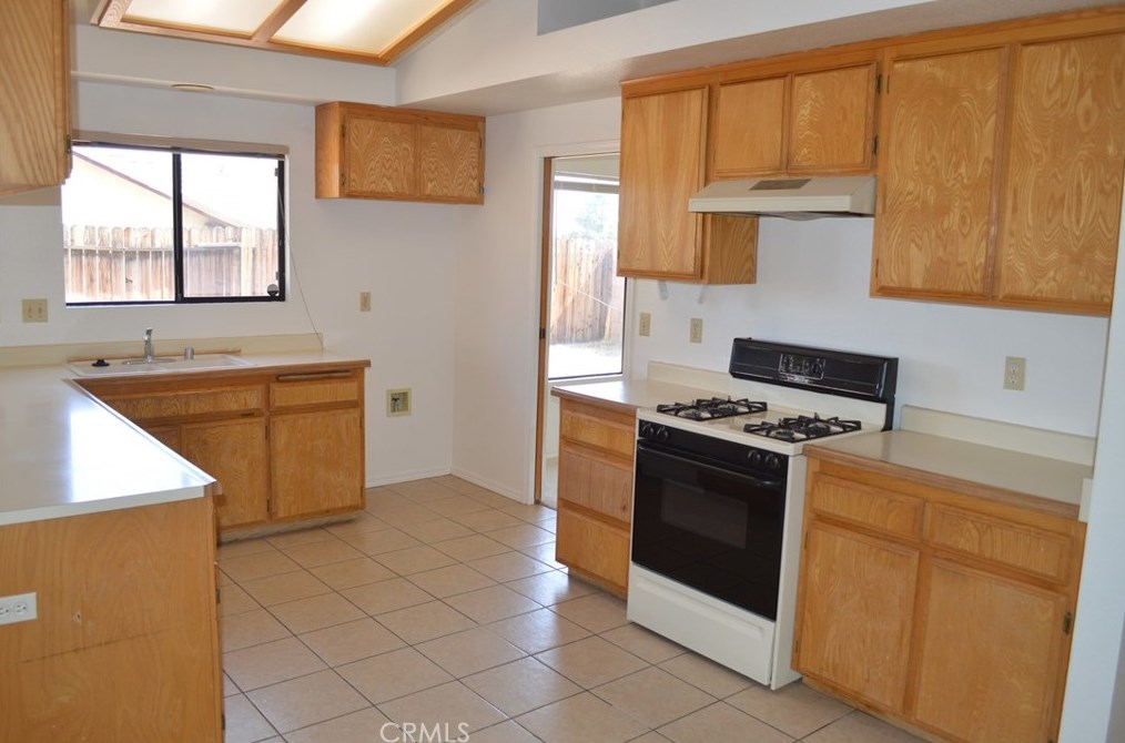 2010 Trinity Ave, Barstow, CA 92311-6602